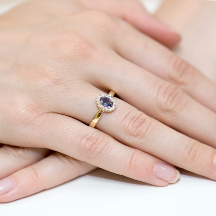 Pierścionek zaręczynowy z żółtego złota z szafirem i diamentami 0,08ct Fire Of Love BW-330-szafir