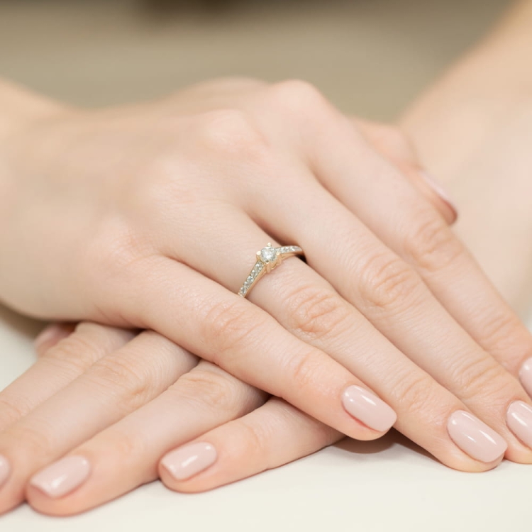 Pierścionek zaręczynowy z żółtego złota z diamentami 0,44ct Fire Of Love BW-364