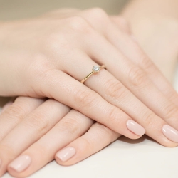 Pierścionek zaręczynowy z żółtego złota z diamentem 0,15ct Fire Of Love BW-365