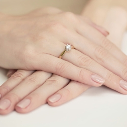 Pierścionek zaręczynowy z żółtego złota z diamentem 0,25ct Fire Of Love BW-408