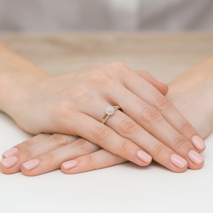 Pierścionek zaręczynowy z żółtego złota z diamentami 0,18ct Fire Of Love BW-437