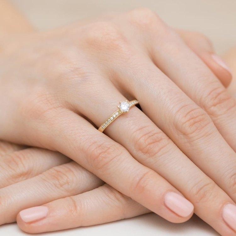 Pierścionek zaręczynowy z żółtego złota z diamentami 0,37ct Fire Of Love BW-459-0,37ct