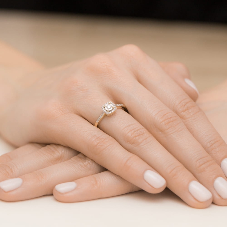 Pierścionek zaręczynowy z żółtego złota z diamentami 0,21ct Fire Of Love BW-462