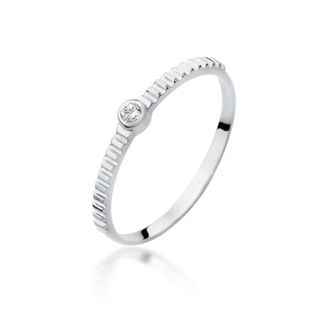 Przejdź do produktu Pierścionek zaręczynowy z białego złota z diamentem 0,04ct Fire Of Love 