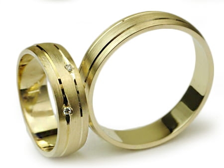 Obrączki ślubne z żółtego złota półokrągłe z cyrkoniami 5mm Infinity I024
