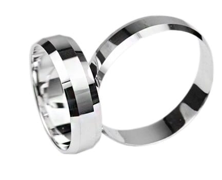 Przejdź do produktu Srebrne obrączki ślubne płaskie fazowane 5mm Silvery 