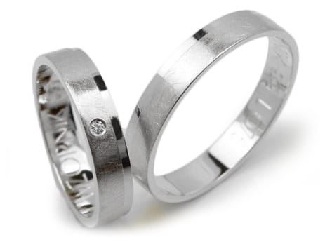Obrączki ślubne z białego złota płaskie z cyrkonią 4mm Lovely L075-b